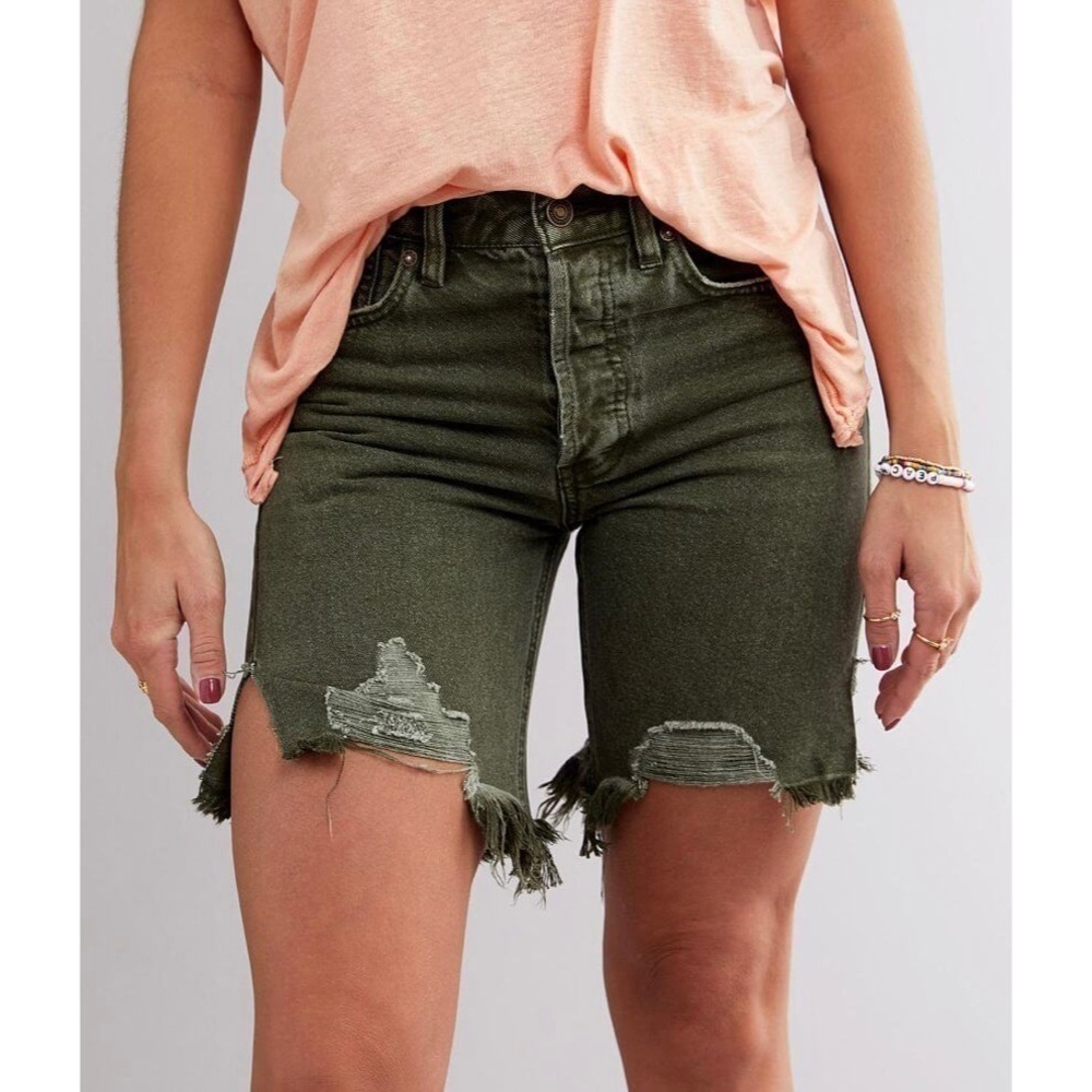 We the Free Free People Sequoia Distressed High Rise Shorts in Forest Sz. 25